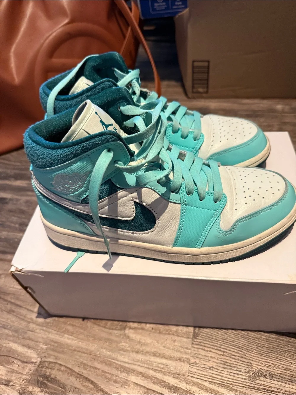 Air Jordan 1 Mid SE